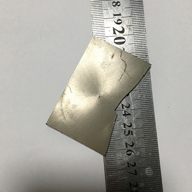 加工實(shí)例：稀土永磁材料已燒結(jié)釹鐵硼切割效果，旋轉(zhuǎn)切割效果