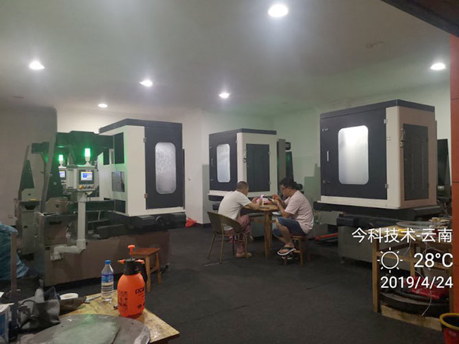 云南客戶陸續(xù)把四臺(tái)金剛石線切割機(jī)床全換成我們泰州今科的