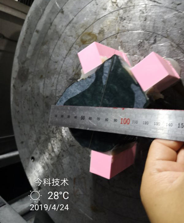 加工實例：玉石翡翠品種糯冰切樣直徑120mm用時2.6小時