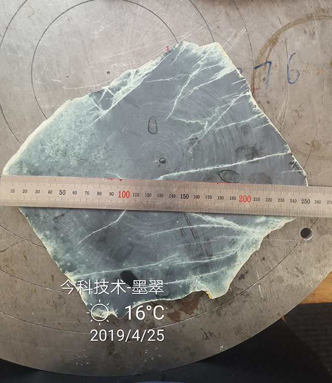 泰州今科金剛石線切割機(jī)加工實(shí)例：云南客戶翡翠品種墨翠切割效果