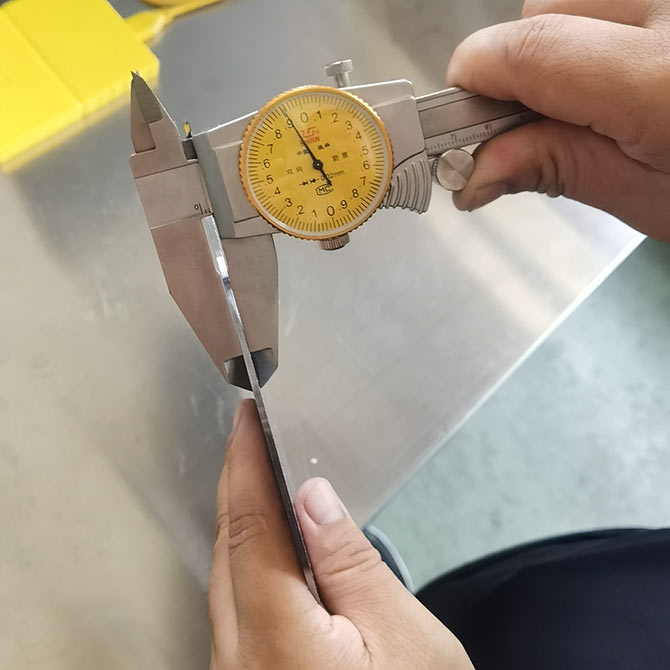 加工實(shí)例/客戶φ200mm單晶硅14~15分鐘切一片效果