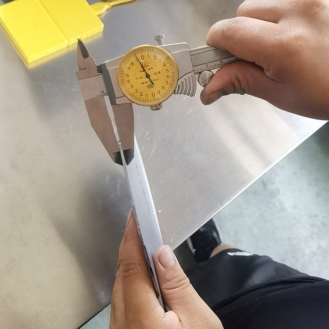 加工實(shí)例/客戶φ200mm單晶硅14~15分鐘切一片效果