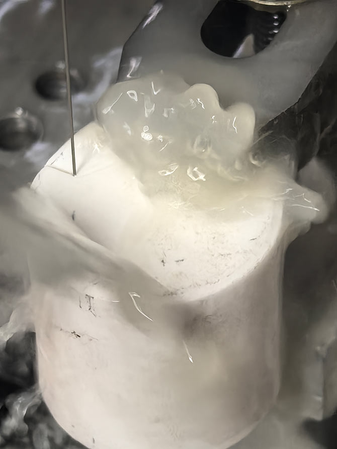 氧化鋯異形切樣，氧化鋯異形切割機，氧化鋯異形切割設(shè)備，氧化鋯形狀切樣，今科技術(shù)